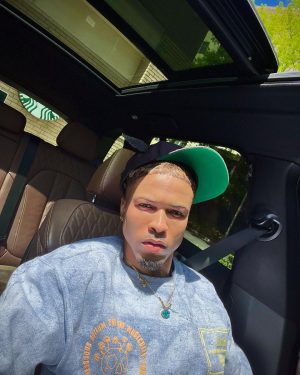 August Alsina Instagram - Happy Easter Y’all! HE has risen & paid it all to be worry free.. YET allergy season is beat boxing 🥊 & troubling me. 😪😂 May The Lord be a big box of tissue & Benadryl.. but not the make you tired kind.🥴 JAH bless… keep streaming “Myself” the album 💿 linked in bio. & tap in to the site for wellness wear 👕 

@encinawellness