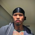 August Alsina Instagram - Rolled outta bed this morning looking like my mama’s child! 💫 . Skin a bit dry and peeling in certain area’s but @encinawellness is doing the trick. Exfoliating my lips everyday & face every other day has been helping peel the dead skin off in order to begin again. This combo has been chef’s kiss. 👨‍🍳 💋