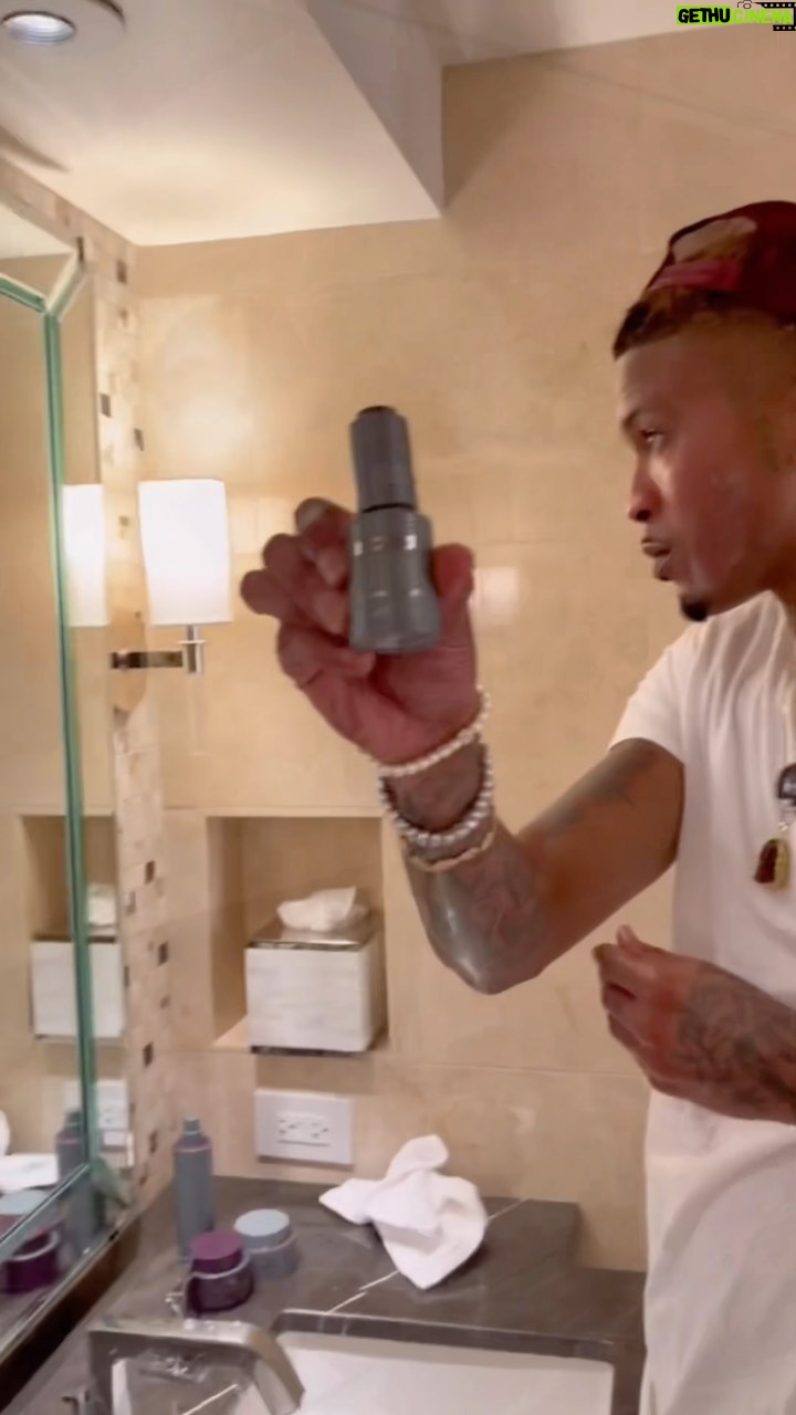 August Alsina Instagram - Is your skin is thirrrsty?!— give it a boost with our 3-In-One Super Elixir 💦— a serum, moisturizer and oil all in one perfect bottle. The third step in our skincare routine. #encina #augustalsina #skincareroutine