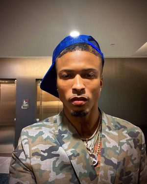August Alsina Instagram - “You terrified, I’m not afraid. I guess I wasn’t made that way. I’m serious, u came to play. Skin & Hygiene on @encinawellness way.” ✨ 🧥 : @darkohmenswear