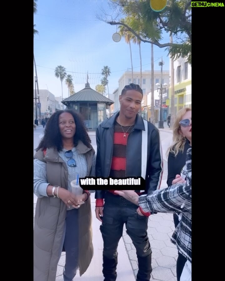 August Alsina Instagram - These women were visiting from overseas w/ the biggest smiles. Stopped to chop it up w/ them because they smelled amazing already. They said they are true fragrance connoisseurs, so we had to get one ! ✅