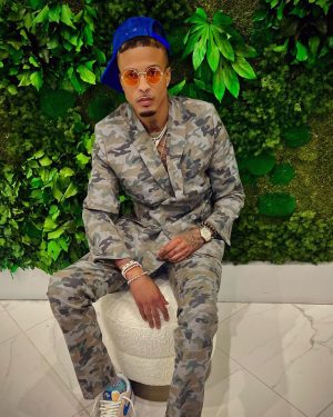 August Alsina Instagram - “You terrified, I’m not afraid. I guess I wasn’t made that way. I’m serious, u came to play. Skin & Hygiene on @encinawellness way.” ✨ 🧥 : @darkohmenswear