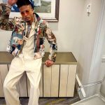 August Alsina Instagram - Dear Diary,📝: I’d rather live authentic and gloriously flawed than trapped in lies and painted illusions in hope to please & appease, all. Why?.. because as the smoke clears and self clouded mirrors fall.. I’ll still be there standing, in honor, with my head held high and chest up tall. 💯🦍🥷 but das just me doeee, & I ain’t for erybody.🤷🏽‍♂️ Shop @encinawellness for authentic skin within 🤞🏽 👕: 👖: @oakandacornofficial @kidsofbrokenfuture