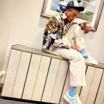 August Alsina Instagram - Dear Diary,📝: I’d rather live authentic and gloriously flawed than trapped in lies and painted illusions in hope to please & appease, all. Why?.. because as the smoke clears and self clouded mirrors fall.. I’ll still be there standing, in honor, with my head held high and chest up tall. 💯🦍🥷 but das just me doeee, & I ain’t for erybody.🤷🏽‍♂️ Shop @encinawellness for authentic skin within 🤞🏽 👕: 👖: @oakandacornofficial @kidsofbrokenfuture