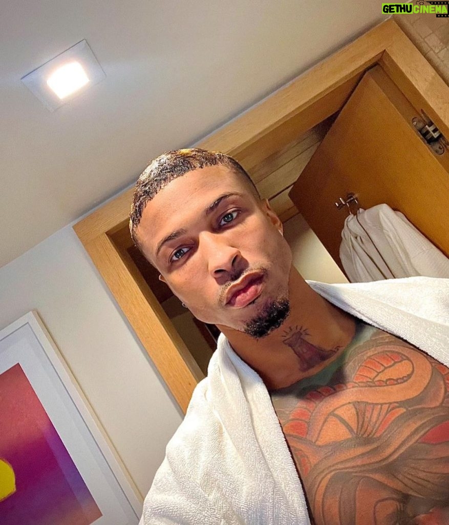 August Alsina Instagram - ||- @encinawellness says..|| “It’s difficult for new vibrant energy to enter your life if it’s clogged with old and outdated energy. Come Cleanse & purify your face & energetic space w/ @encinawellness with me.” -SinA 15 percent off sale still going til Oct 1st :)