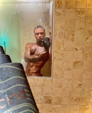 August Alsina Instagram - ⛵️ Sailing the soul w/ @encinawellness was so fye 🔥 this morning that it made me extend the 15 percent off sale for y’all til Saturday Oct.1st as some of you requested. 🗣 A King That Listens!!! 😂🤞🏽❤️‍🩹 Use the code “RiseUp15” at check out & charge your GLOW 🤩✨