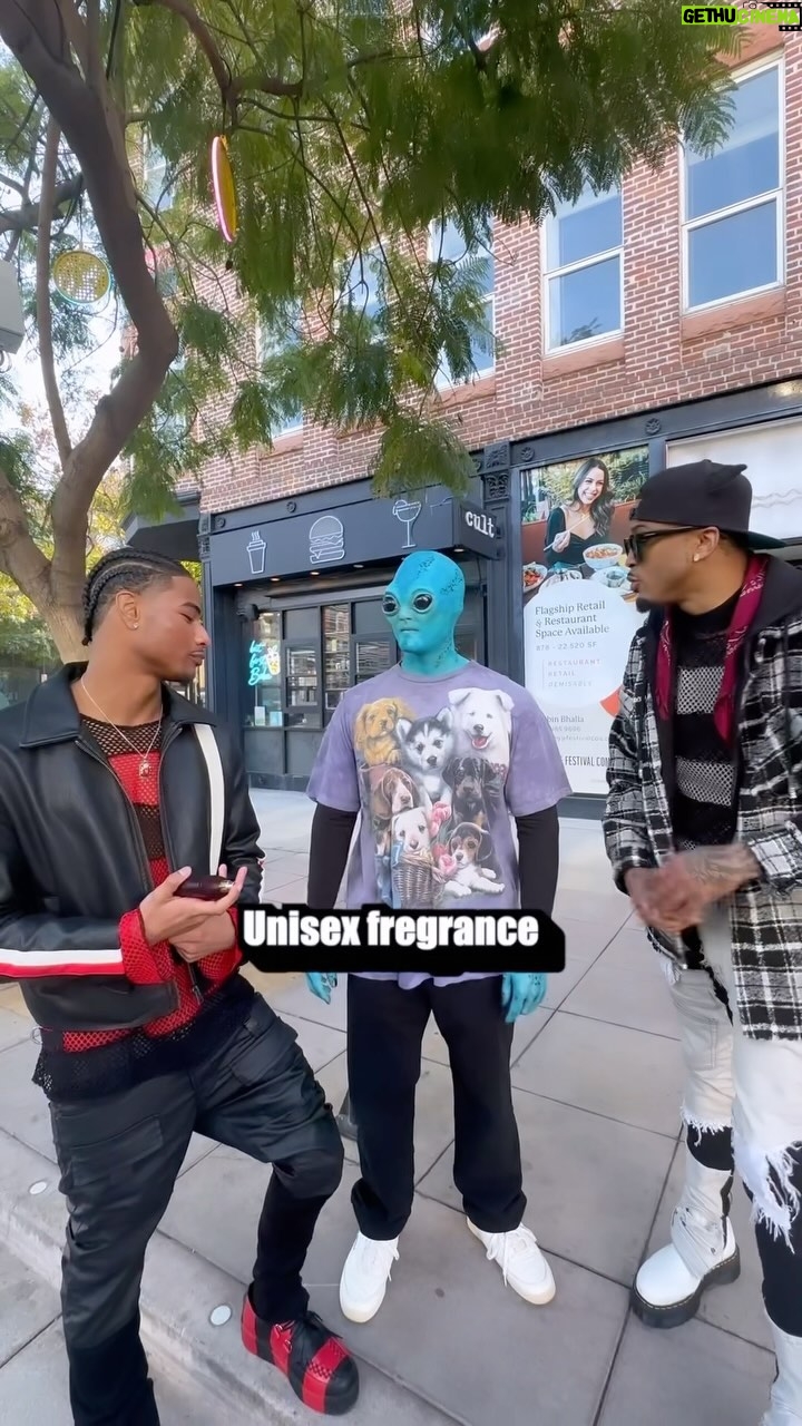 August Alsina Instagram - Ran into one of our kind… this is how it went. 👽 ♾️ (Link in bio)