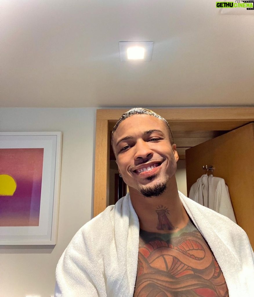 August Alsina Instagram - ||- @encinawellness says..|| “It’s difficult for new vibrant energy to enter your life if it’s clogged with old and outdated energy. Come Cleanse & purify your face & energetic space w/ @encinawellness with me.” -SinA 15 percent off sale still going til Oct 1st :)
