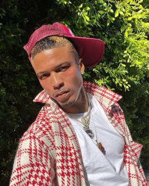 August Alsina Instagram - Person under my last post asked “if your @encinawellness products work, why do you insist on using filters?” So here’s my answer within a few selfies and video without filters.. just God LIGHT. 💡 :)
I just enjoy instagram’s option of enhancement sometimes. iHope this helps. Enjoy your day. & run to @encinawellness | encinawellness.com | to start your glow journey.