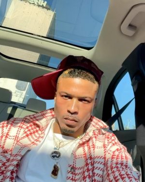 August Alsina Instagram - Person under my last post asked “if your @encinawellness products work, why do you insist on using filters?” So here’s my answer within a few selfies and video without filters.. just God LIGHT. 💡 :)
I just enjoy instagram’s option of enhancement sometimes. iHope this helps. Enjoy your day. & run to @encinawellness | encinawellness.com | to start your glow journey.