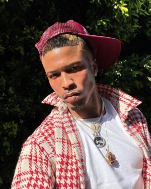 August Alsina Instagram - Person under my last post asked “if your @encinawellness products work, why do you insist on using filters?” So here’s my answer within a few selfies and video without filters.. just God LIGHT. 💡 :)
I just enjoy instagram’s option of enhancement sometimes. iHope this helps. Enjoy your day. & run to @encinawellness | encinawellness.com | to start your glow journey.