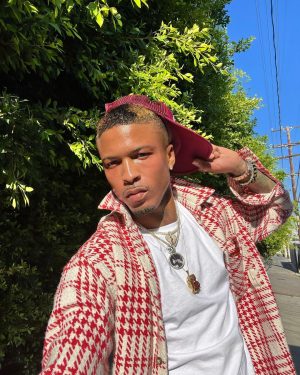August Alsina Instagram - Person under my last post asked “if your @encinawellness products work, why do you insist on using filters?” So here’s my answer within a few selfies and video without filters.. just God LIGHT. 💡 :)
I just enjoy instagram’s option of enhancement sometimes. iHope this helps. Enjoy your day. & run to @encinawellness | encinawellness.com | to start your glow journey.