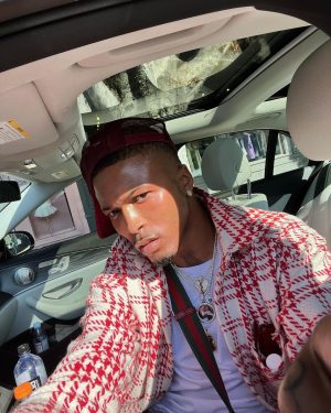 August Alsina Instagram - Person under my last post asked “if your @encinawellness products work, why do you insist on using filters?” So here’s my answer within a few selfies and video without filters.. just God LIGHT. 💡 :)
I just enjoy instagram’s option of enhancement sometimes. iHope this helps. Enjoy your day. & run to @encinawellness | encinawellness.com | to start your glow journey.