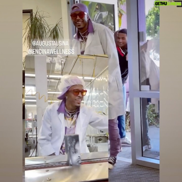 August Alsina Instagram - Pls go Follow @encinawellness & help me get to 10k healers in the community! Oh & s/o to the Virgo Priestess @pinkjems44 @luvostoya for catching me in my Doctor Sina Drip !! 💧 🗣 I Came Prepared!! 🪞💫🪞