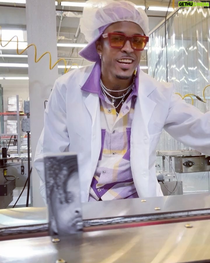 August Alsina Instagram - I’m honestly just overwhelmed at my life and all of the self transformation that life’s chain reactions causes. I’m on the journey to capture complete healing and liberal living. Follow @encinawellness for all the best yet to come, chasing wellness, together. 🤞🏽❤️🩹 🪞💫🪞