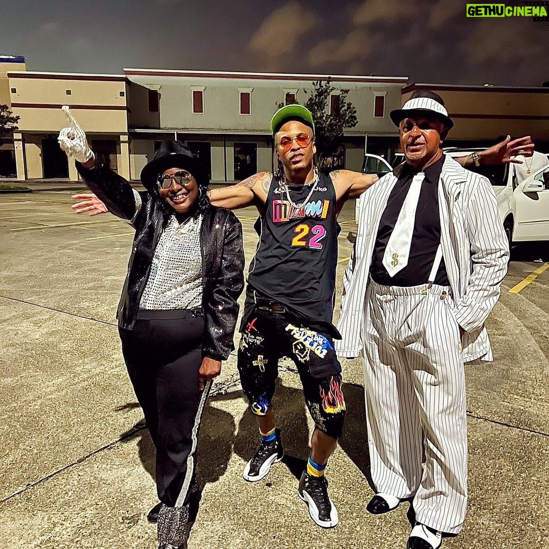 August Alsina Instagram - The couple in this picture has been together for 30 years! 😅whew! That’s a bid boyyy🫠. & a beautiful example of black love! Peep the MJ Attire, they too clean! Happy Birthday Mama Dionne!! 🎂 55 Yrs young, lookin like 22💫♾❤️🩹