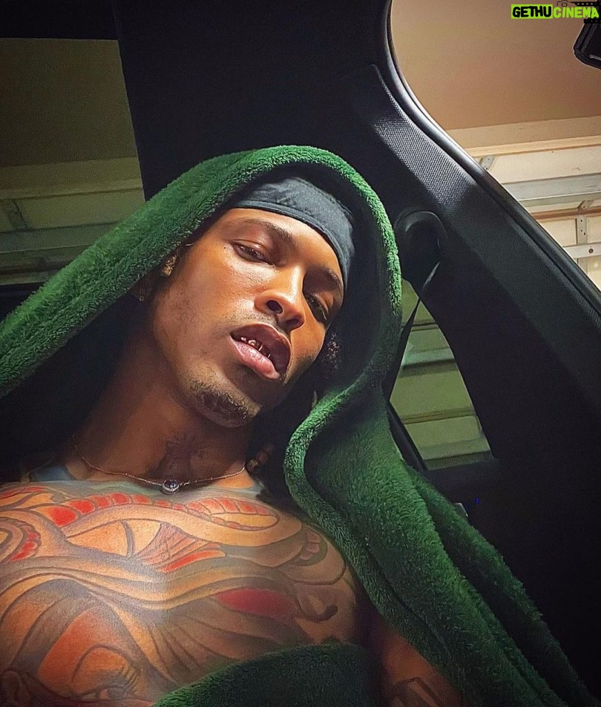 August Alsina Instagram - & this my favorite view, cus no other view compares to you. 😮‍💨💧💫