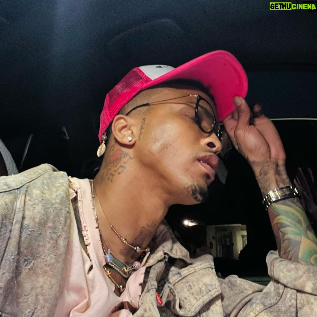 August Alsina Instagram - You know why I’m here ‼️[click the link in bio for NEW MUSIC] I’m On my way to take the trash where it belongs!!.. but I wanted to remind you that the world gone get SHOOK, regardless! 🗣 I’m GOD’s own. 🌎💥 … moving on 😏