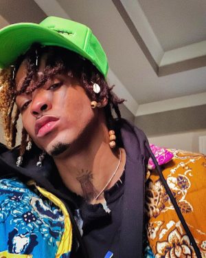 August Alsina Instagram - 1st pic : These eyes, tell no lie, when they say 🗣 “The Manifestations have began!!” Tho We still recovering from all that work we put in.❤️‍🩹
2nd pic : jus Weird as hell. 🥴 weird angle, all that😂
3rd pic : Over it 😤 🗣 BYE!