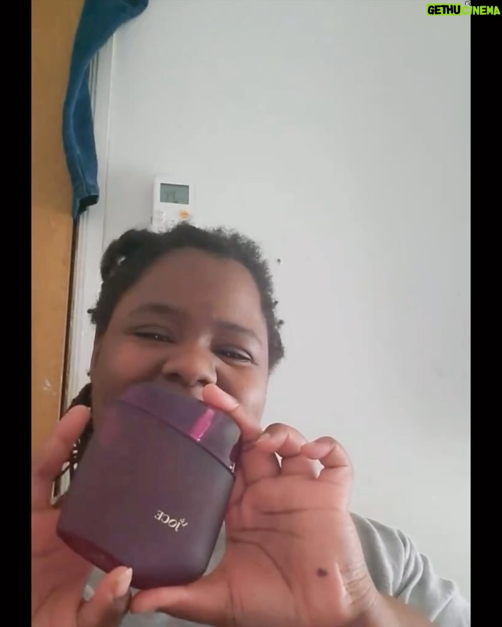 August Alsina Instagram - A Lé Joce fragrance review on Christmas! Someone gifted this to her, and seeing the gift make her smile, has been a true Christmas gift to me. :) Love ❤️🩹🤞🏽
