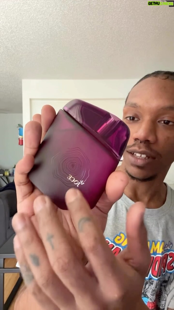 August Alsina Instagram - LéJoce fragrance orders are going out & reviews are still coming in as “PHENOMENAL.” This was a brilliant review bro.. i feel like I experienced the smell and feel of the fragrance through your exact dialogue & interpretation! You LIT! 🔥 love yalll ❤️🩹