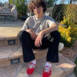 August Maturo Instagram – Today is #internationalredsneakersday – a special day to spread food allergy awareness, for people living with food allergies, like me.

@redsneakersforoakley was inspired by a young boy named Oakley who had a nut allergy and lost his life after eating a piece of cake that contained walnut extract. 

Oakley loved his red sneakers and they have become a powerful symbol of the need for greater education and awareness about food allergies. You can read Oakley’s story here: redsneakers.org/oakleys-story

Do you have any food allergies or do you know anyone who does?

#foodallergyawareness #foodallergyawarenessmonth #redsneakersforoakley
#foodallergyawarenessweek
#internationalredsneakersday #foodallergies #anaphylaxis #epinephrine #alwayscarrytwo #epifirstepifast #livlikeoaks #foodallergykids #foodallergymama #foodallergydad #foodallergymom #foodallergylife #foodallergyfriendly #foodallergyfamily #livingwithfoodallergies