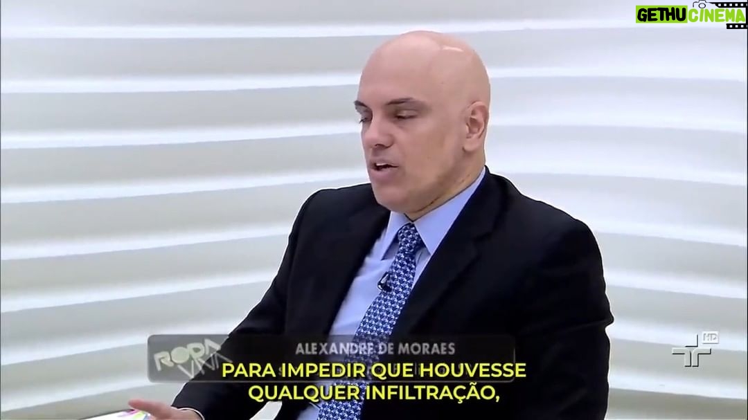 Augusto Nunes Instagram - Em abril de 2015, entrevistei no programa Roda Viva Alexandre de Moraes, então secretário de Segurança Pública do governo paulista. Confira o que o atual ministro do STF pensava sobre as penas aplicadas aos envolvidos no escândalo do Mensalão, a proteção das fronteiras e muito mais. E não deixe de se inscrever no meu curso sobre a República brasileira (link na bio) #jornalismo #noticias #revista