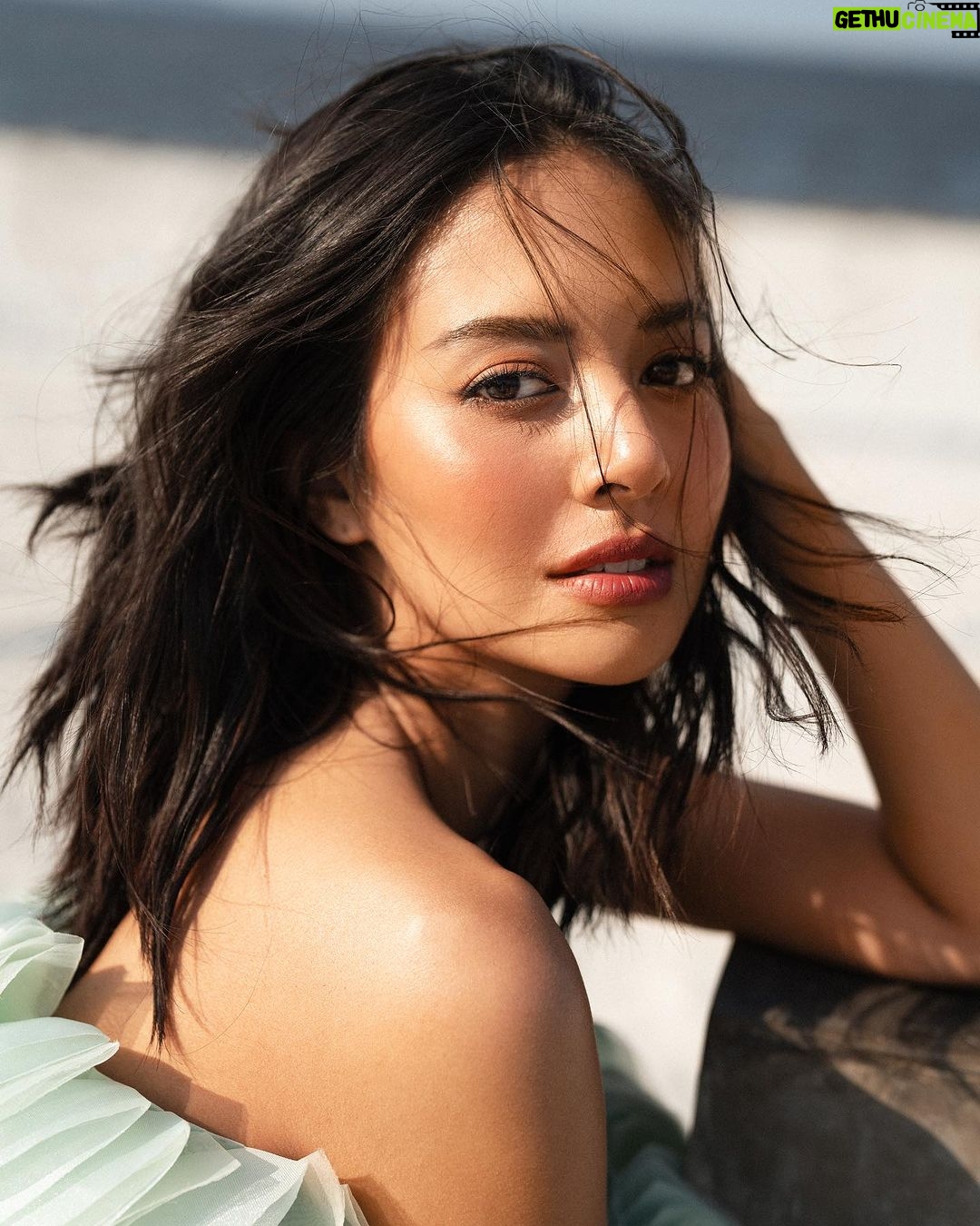 Aurélie Moeremans Instagram - Tomat itu sayur atau buah? #STARRING @aurelie Photographer @winstongomez #winstongomez Mua @archangelachelsea Stylist @carolinemeliala Hair @oca_ps Dress @maisonbaazcouture Venue @monsieurspoon #aureliemoeremans