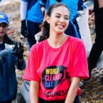 Aurélie Moeremans Instagram - Today was fun! 💕 Clean up area depan sekolah SMPN 195 Jakarta Timur bersama teman-teman! Untuk memperingati hari @worldcleanupdayindonesia yang akan diadakan tanggal 16 september nanti, WCD mengadakan Clean Up setiap hari dari tanggal 1 sampai tanggal 30 september nanti! Check their IG! 📸 @wandagraphy