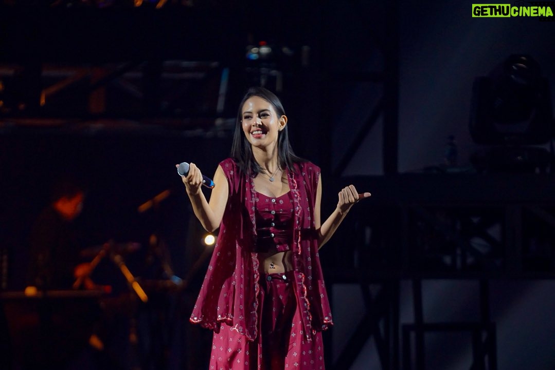 Aurélie Moeremans Instagram - FORESTRA 2023 @forestra.id I had the honor to be part of the first and biggest forest music orchestra in Southeast Asia 🥹 thanks again mas @jaysubyakto 6000+ penonton menikmati music mas @eg.erwingutawa dan teman-teman orkestra yang luar biasa di tengah hutan. So magical! So glad I met @rahmaniaastrini, her voice is so beautiful! If you haven’t already, you should definitely check out her music! Oh and I’m wearing @sejauh_mata_memandang Terima Kasih mba @chitras ❤️ Makasih juga bung @petra_latupeirissa 😍 berkat doa kamu di backstage, radang aku menghilang sejenak sepanjang performance! CEO @orchidforestcikole @barry_akbar Art Director @jaysubyakto Show Director @iliemena Visual @tabasanch @tabaandteam Lighting @iwanhutapea.etc #aureliebernyanyi