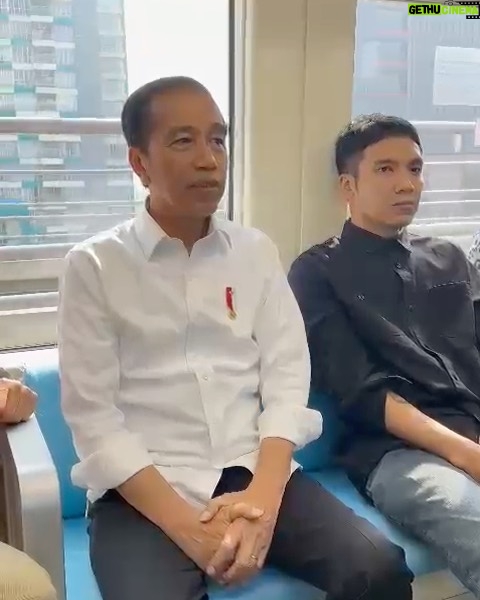 Aurélie Moeremans - 253.9K Likes - Naik LRT sama pak @jokowi dan teman-teman lainnya ♥️ Enak banget loh, smooth dan nyaman banget! Semoga kalian semua bisa segera nyobain juga dan pada jatuh cinta juga ya dengan LRT ini 🥰