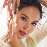 Aurélie Moeremans Instagram - Oh, oh.. Siapa dia? 💄 itsfrankywu & @audrey_syelvera 💇‍♀️ @pujahairdo 👗 iwanlatiff & @dianacilsxx 📸 @karinayasmine & @ivank26 #karinayasminephotography