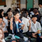 Aurélie Moeremans Instagram - Waktu ikut trip @voluntrip.kitabisa aku ditanya apa arti “ kindness “ menurut aku. Nah aku pengen tau dari kalian, menurut kamu, kebaikan itu seperti apa?