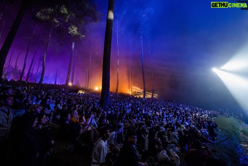 Aurélie Moeremans Instagram - FORESTRA 2023 @forestra.id I had the honor to be part of the first and biggest forest music orchestra in Southeast Asia 🥹 thanks again mas @jaysubyakto 6000+ penonton menikmati music mas @eg.erwingutawa dan teman-teman orkestra yang luar biasa di tengah hutan. So magical! So glad I met @rahmaniaastrini, her voice is so beautiful! If you haven’t already, you should definitely check out her music! Oh and I’m wearing @sejauh_mata_memandang Terima Kasih mba @chitras ❤️ Makasih juga bung @petra_latupeirissa 😍 berkat doa kamu di backstage, radang aku menghilang sejenak sepanjang performance! CEO @orchidforestcikole @barry_akbar Art Director @jaysubyakto Show Director @iliemena Visual @tabasanch @tabaandteam Lighting @iwanhutapea.etc #aureliebernyanyi