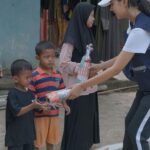 Aurélie Moeremans Instagram – Some snaps waktu aku dan team @voluntrip.kitabisa pergi ke Ponpes Jawahirul Falah untuk main bareng, membersihkan area pondok bareng-bareng dan ikut lomba 17 an 🇮🇩 Bogor, Indonesia
