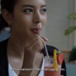 Aurélie Moeremans Instagram - Seberapa peduli kamu soal sampah plastik? Tahu enggak sih, setiap kali sampah plastik yang kamu hasilkan akan berdampak buruk pada lingkungan. Yuk ikut Aurelie Moeremans ambil bagian dari upaya untuk mengurangi sampah plastik. #PantangPlastik #KurangiSampahPlastik #JagaBumi #RebuildIndonesia #Greenpeace