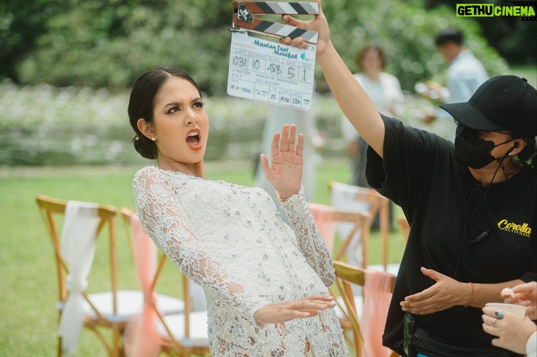 Aurélie Moeremans Instagram - Ana terkadang pecicilan di set.. Slide terakhir bonus buat yang kangen Ana-Saka 🥹