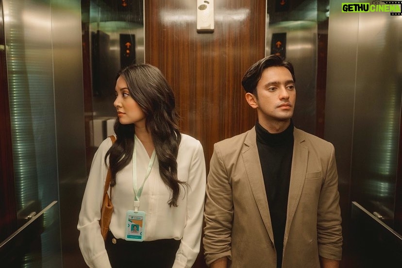 Aurélie Moeremans Instagram - isi DM penuh dengan pertanyaan “ kok episode 8 belum keluar? “ “ episode 8 kapan keluar? “ Episode 8 keluar selasa ya guys, episode 9 nya keluar rabu! Sabar yaaa sedikit lagi 😂 nih aku kasih foto Ana - Saka biar kangennya terobati ( atau malah semakin kangen? ) #mantantapimenikahtheseries