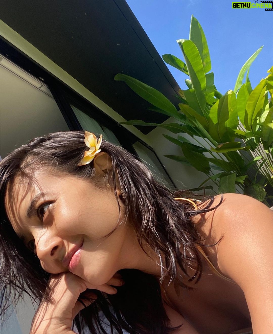 Aurélie Moeremans Instagram - Semoga semua yang membaca ini bahagia ya ✨