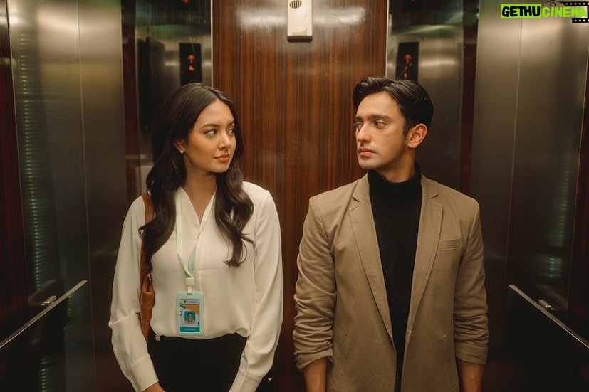 Aurélie Moeremans Instagram - isi DM penuh dengan pertanyaan “ kok episode 8 belum keluar? “ “ episode 8 kapan keluar? “ Episode 8 keluar selasa ya guys, episode 9 nya keluar rabu! Sabar yaaa sedikit lagi 😂 nih aku kasih foto Ana - Saka biar kangennya terobati ( atau malah semakin kangen? ) #mantantapimenikahtheseries