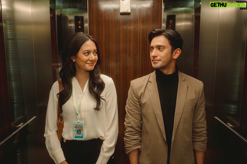 Aurélie Moeremans Instagram - isi DM penuh dengan pertanyaan “ kok episode 8 belum keluar? “ “ episode 8 kapan keluar? “ Episode 8 keluar selasa ya guys, episode 9 nya keluar rabu! Sabar yaaa sedikit lagi 😂 nih aku kasih foto Ana - Saka biar kangennya terobati ( atau malah semakin kangen? ) #mantantapimenikahtheseries