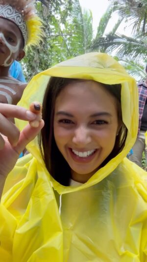 Aurélie Moeremans Instagram - Makan ulat sagu bakar ❌
Makan ulat sagu hidup-hidup ✅

Kalau kamu juga mau experiences" gokil kayak gini, yuk gabung jadi MONA! Caranya gampang, ada tutorialnya di @wwf_id 🐼