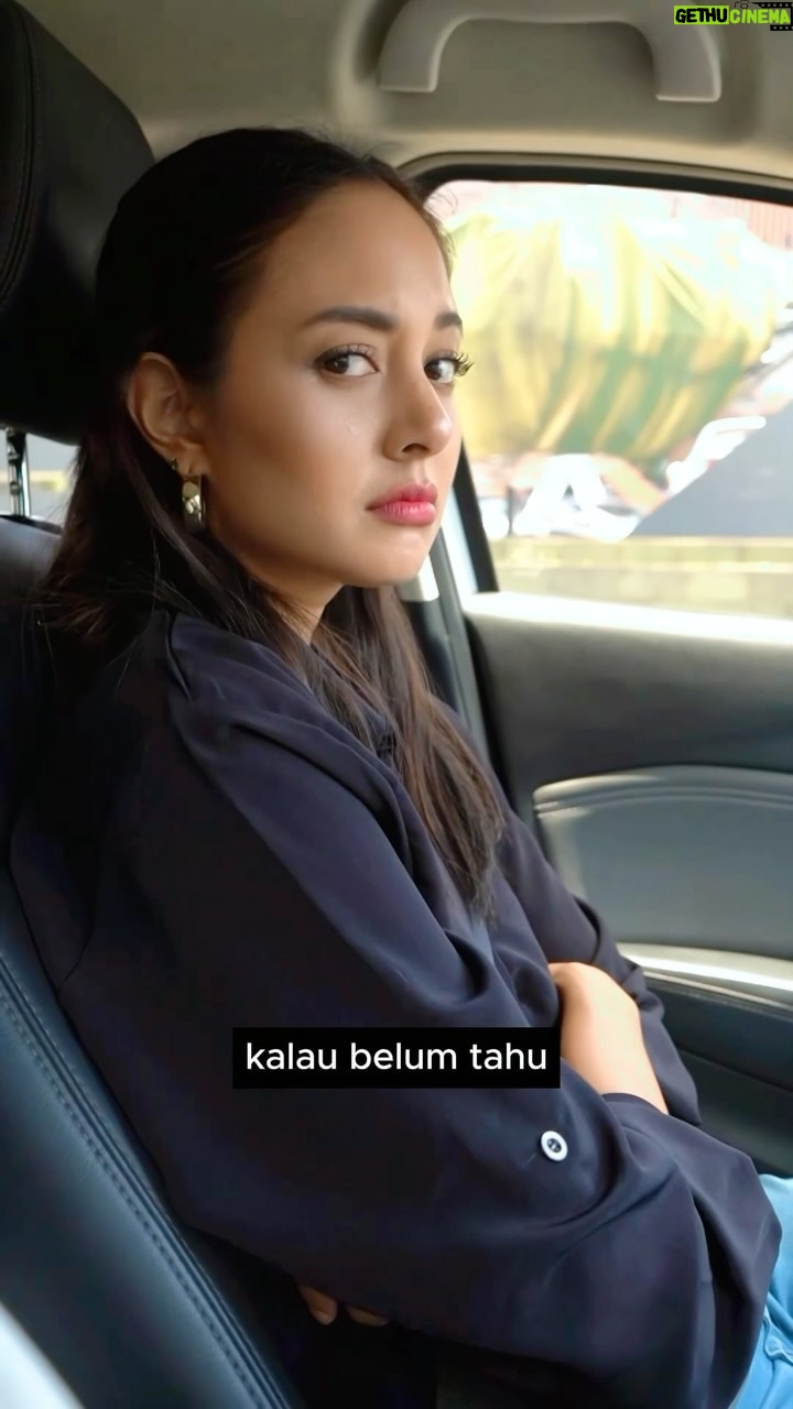 Aurélie Moeremans Instagram - Hari gini masih mau alasan gak bawa dompet? Kemana aja kamuuuu?? Sekarang tuh tinggal Tap Tap aja pake Tap to Pay Livin' by Mandiri! Digital Banking Pertama di indonesia nih yang bisa bayar cuma tap tap dari HP Smartphone Android ber-NFC ke mesin EDC yang berlogo Contactless! Memudahkan banget sih ini. Kerennya lagi Bank Mandiri yang pertama loh yang punya fitur Tap to Pay ini! 😍 Next gak ada alasan lagi ya untuk gak bayarin aku! Untuk info lebih lanjut bisa akses bmri.id/livintaptopay @bankmandiri #TapToPay #TinggalTapTap #LivinByMandiri #SuperAPPSuperLengkAPP