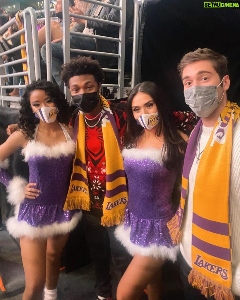 Austin North Instagram - I think we may have a new Christmas tradition? Thank you @jeaniebuss @lakers 🙏 Crypto.com Arena