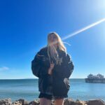 Ava Max Instagram – my fav shades of blue 💙 California