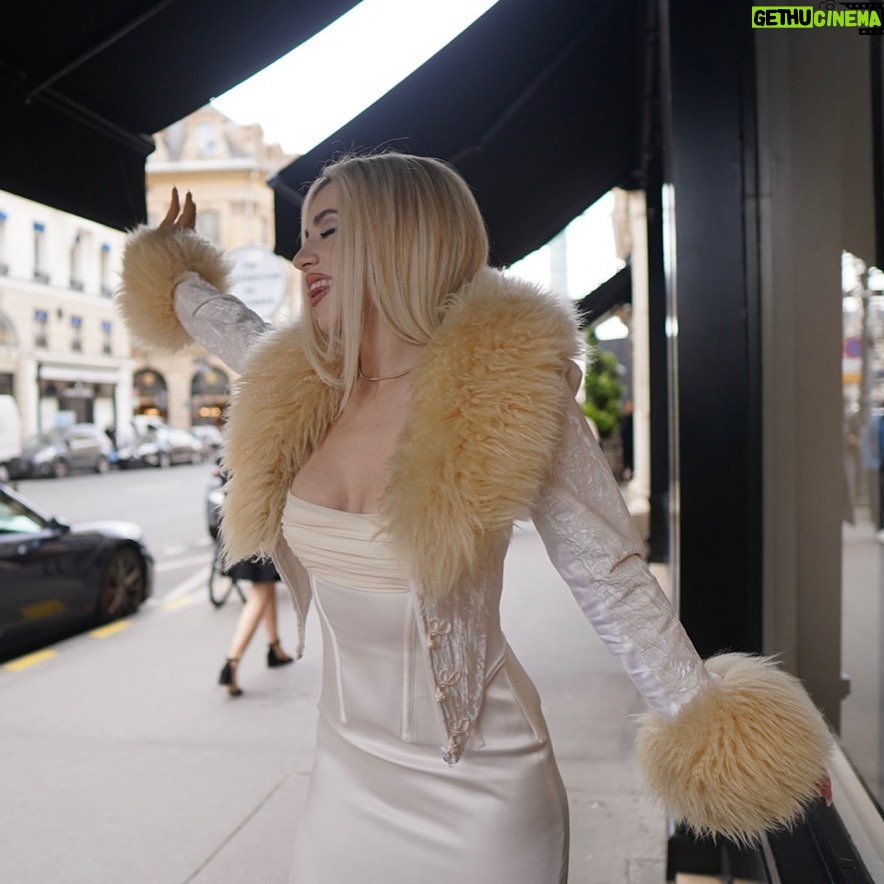 Ava Max Instagram - Feel v parisian, especially because I recently found out my grandfather was born in Saint-Étienne, France 🇫🇷🥰 go figure… Paris, France