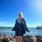 Ava Max Instagram – my fav shades of blue 💙 California