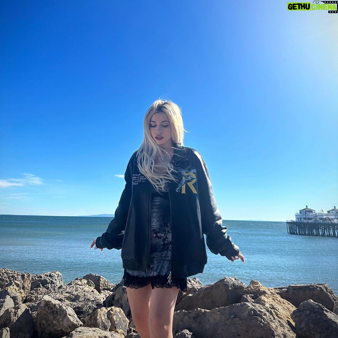 Ava Max Instagram - my fav shades of blue 💙 California