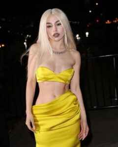 Ava Max Instagram - Follow the yellow brick road… 💛 New York, New York