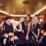 Ava Max Instagram – holidazzze ✨❄️ 👯‍♀️